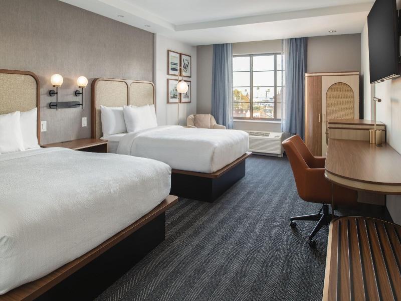 Courtyard By Marriott Santa Cruz image