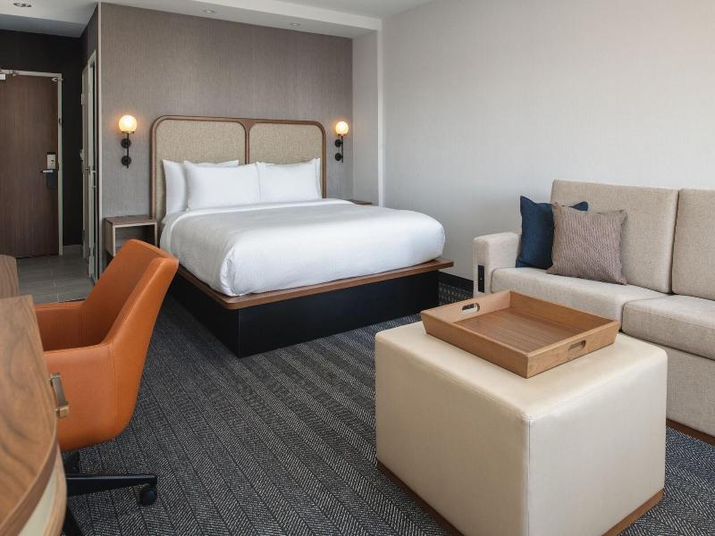 Courtyard By Marriott Santa Cruz image
