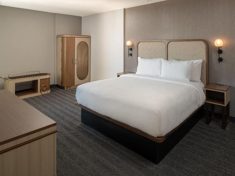 Courtyard By Marriott Santa Cruz image