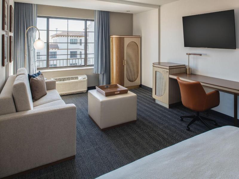 Courtyard By Marriott Santa Cruz image