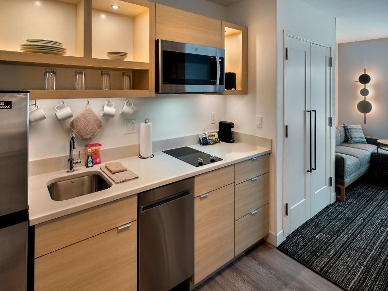 Towneplace Suites By Marriott Portland Airport Me image