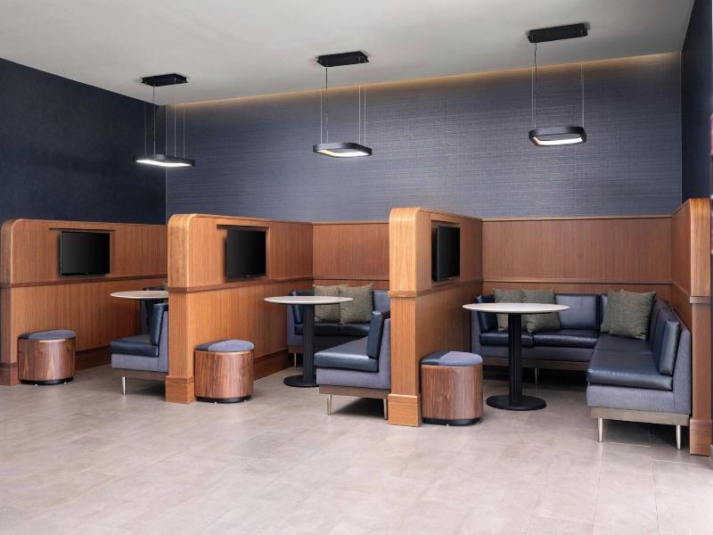 Courtyard By Marriott Lake City image