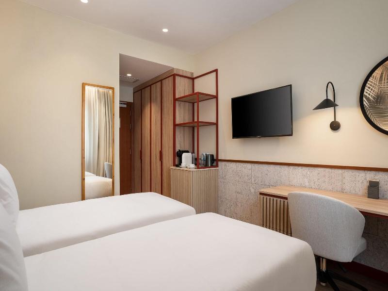 Protea Hotel Luanda image