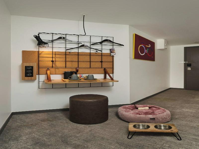 Moxy Paris Clamart image