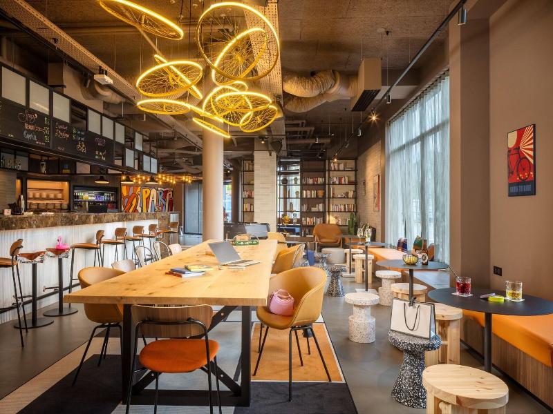 Moxy Paris Clamart image