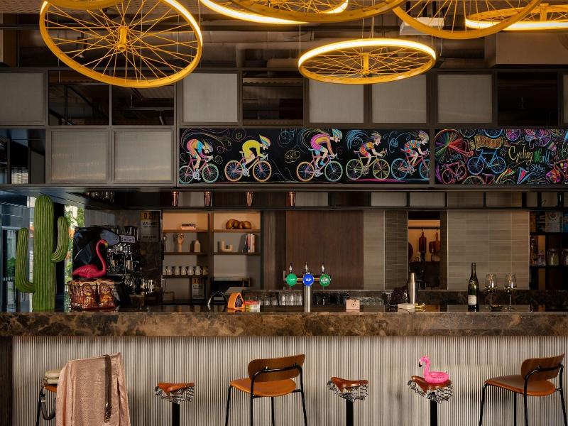 Moxy Paris Clamart image