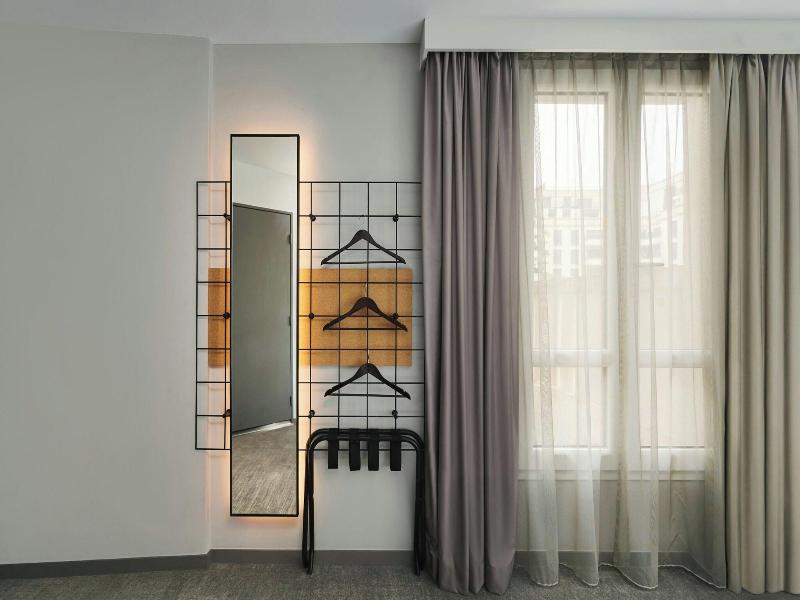 Moxy Paris Clamart image