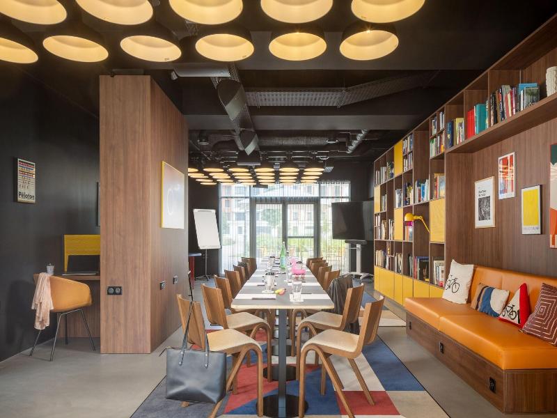 Moxy Paris Clamart image