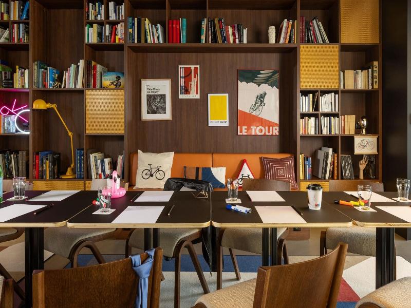 Moxy Paris Clamart image