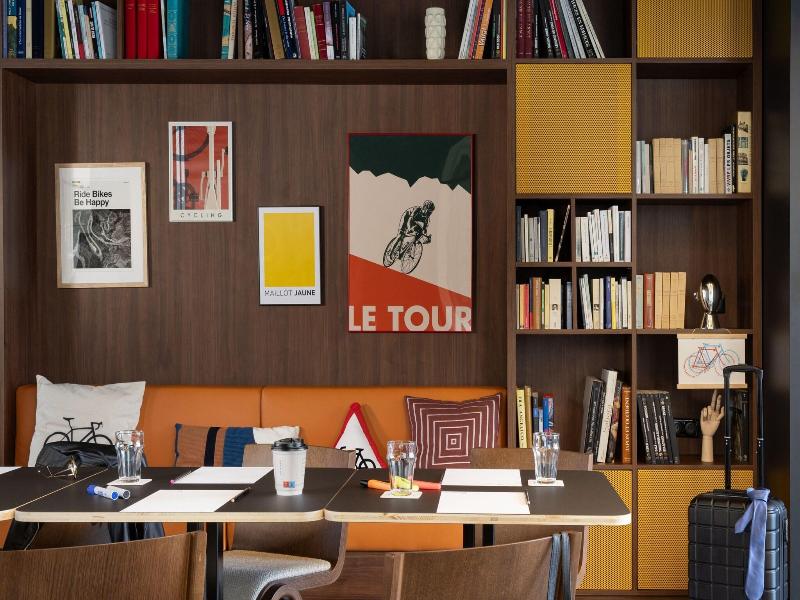 Moxy Paris Clamart image