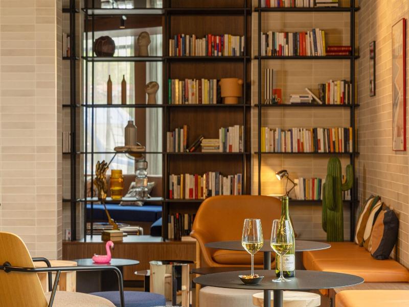 Moxy Paris Clamart image