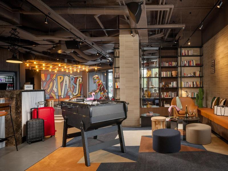 Moxy Paris Clamart image