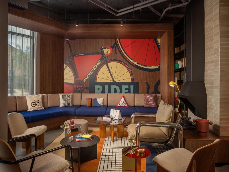 Moxy Paris Clamart image