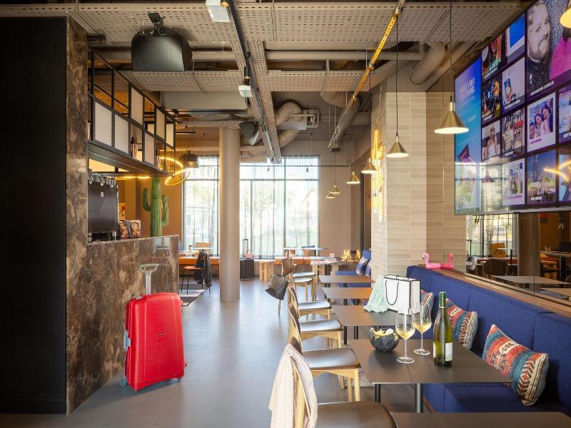 Moxy Paris Clamart image