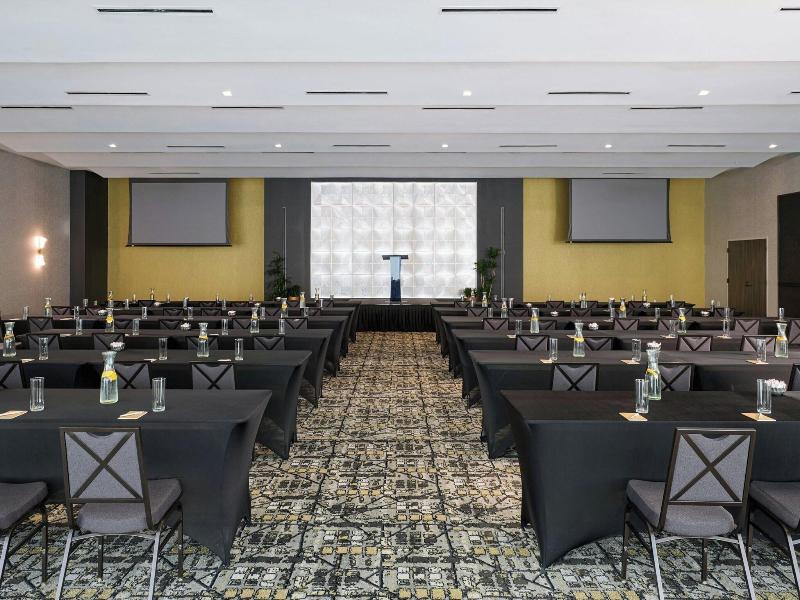 Renaissance Daytona Beach Oceanfront Hotel image