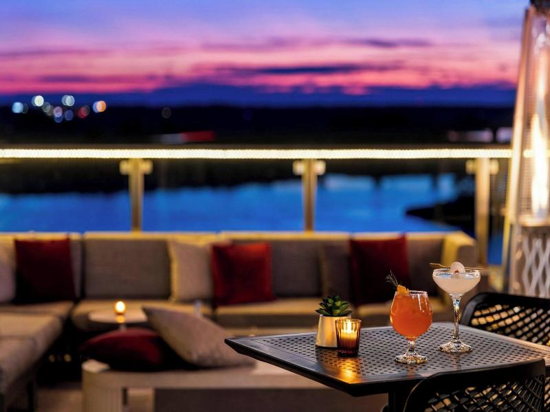 Aloft Wilmington At Coastline Center image
