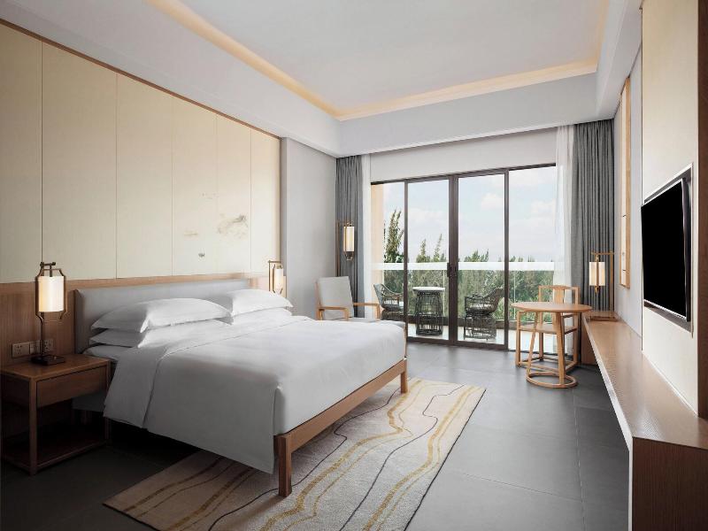 Sheraton Maoming Romantic Beach Resort image