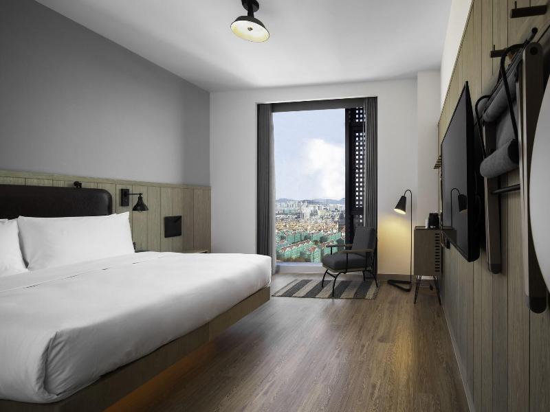 Moxy Nanjing Jiangning image