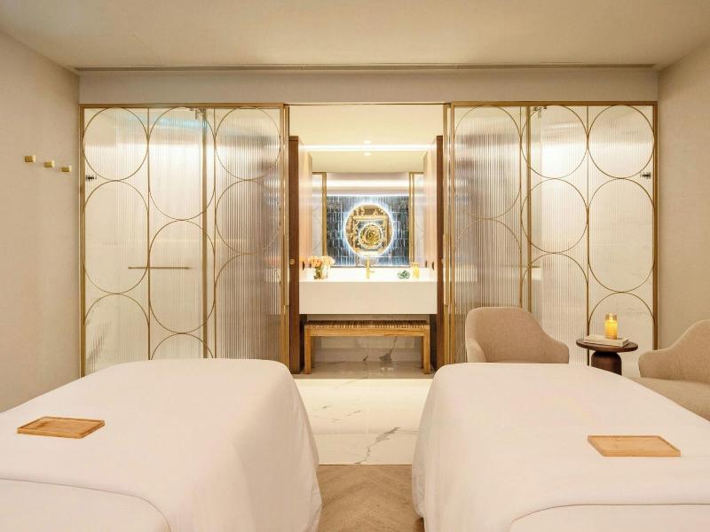 Renaissance Porto Lapa Hotel image