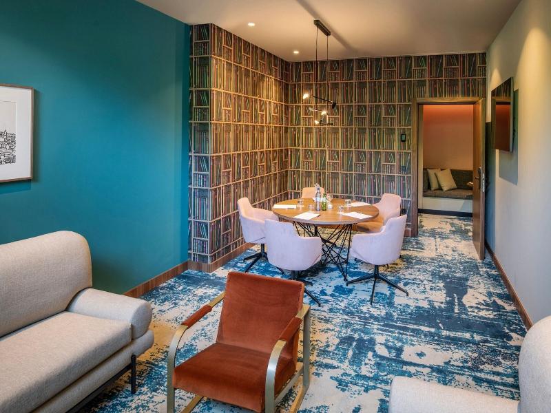 Renaissance Porto Lapa Hotel image
