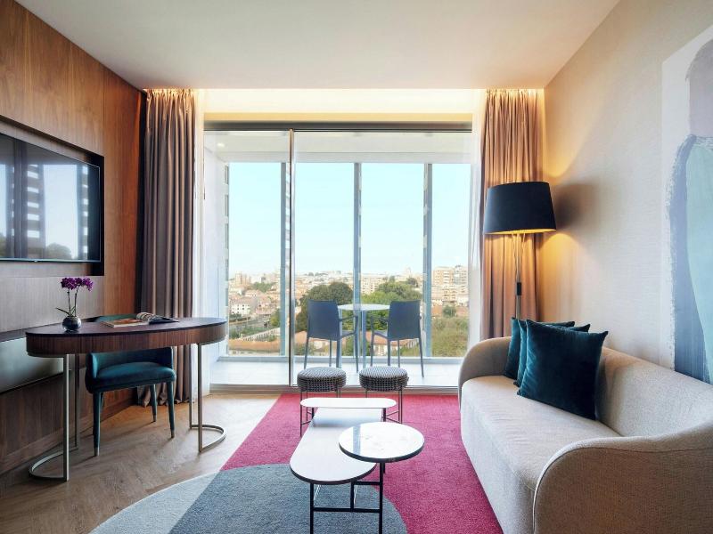 Renaissance Porto Lapa Hotel image