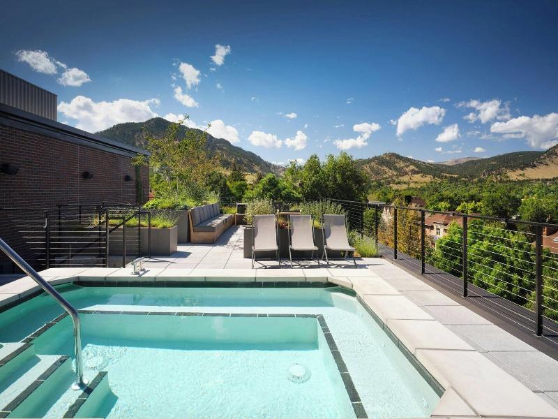 Moxy Boulder