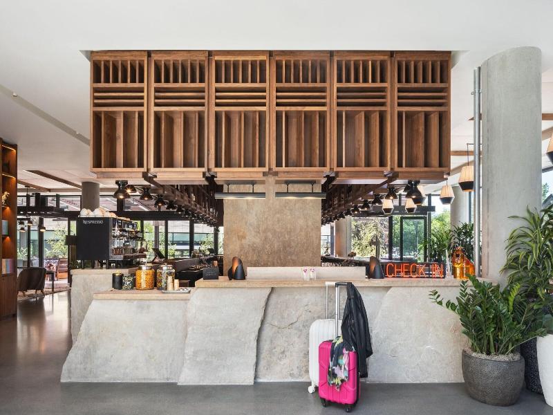 Moxy Boulder