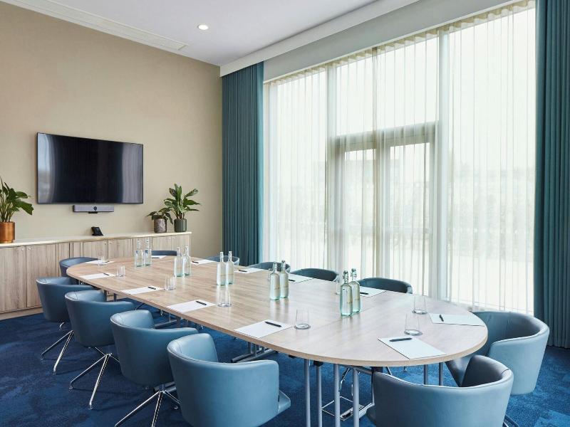 Courtyard By Marriott Sheffield image