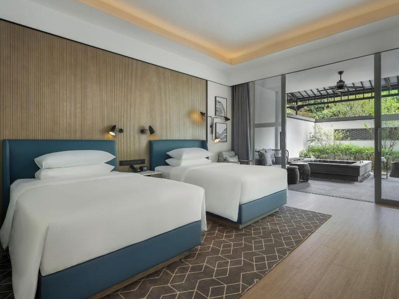 Sheraton Maoming Hot Spring Resort image
