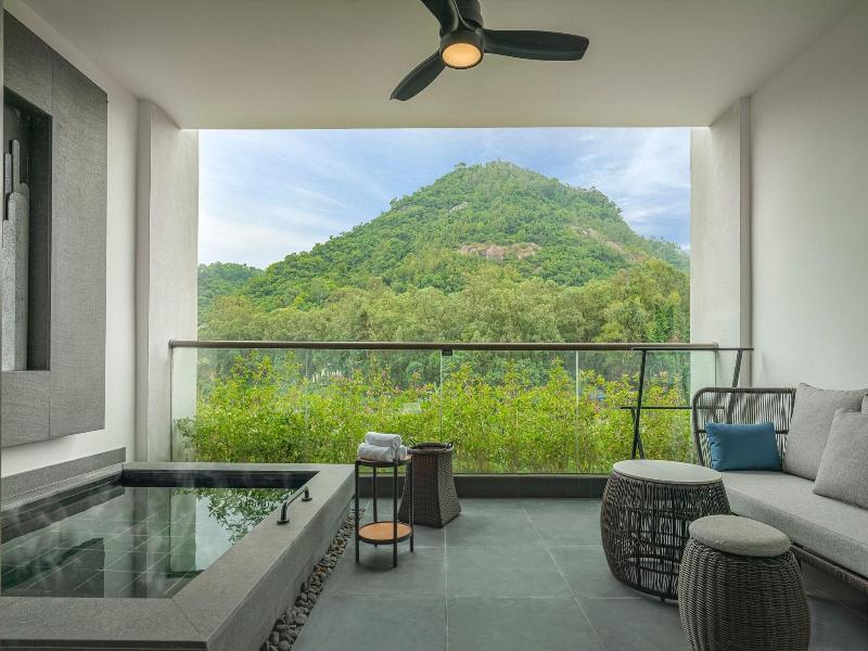 Sheraton Maoming Hot Spring Resort image