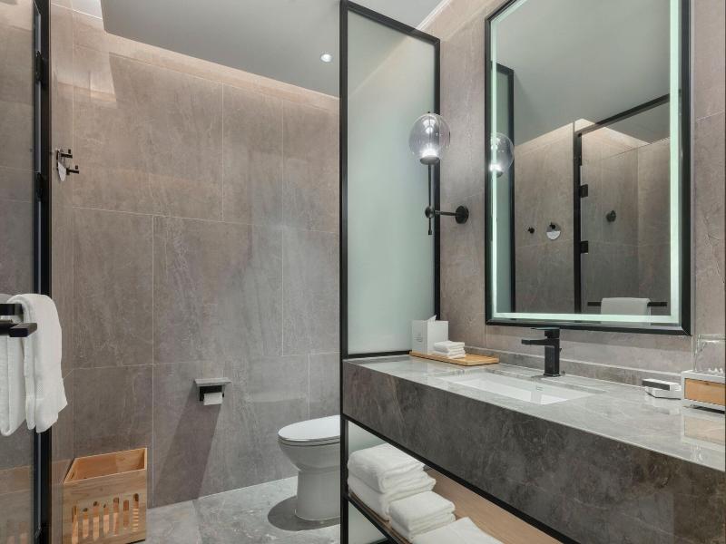 Sheraton Maoming Hot Spring Resort image