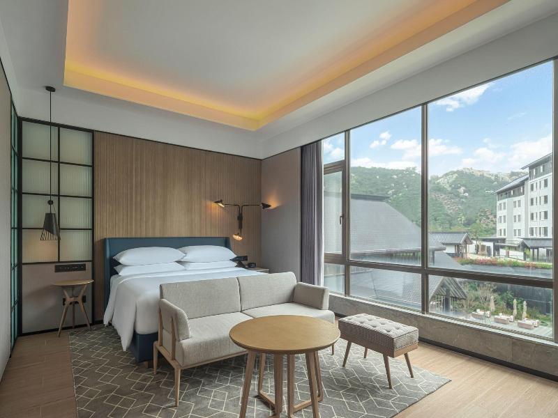 Sheraton Maoming Hot Spring Resort image