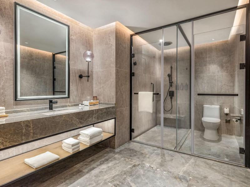 Sheraton Maoming Hot Spring Resort image