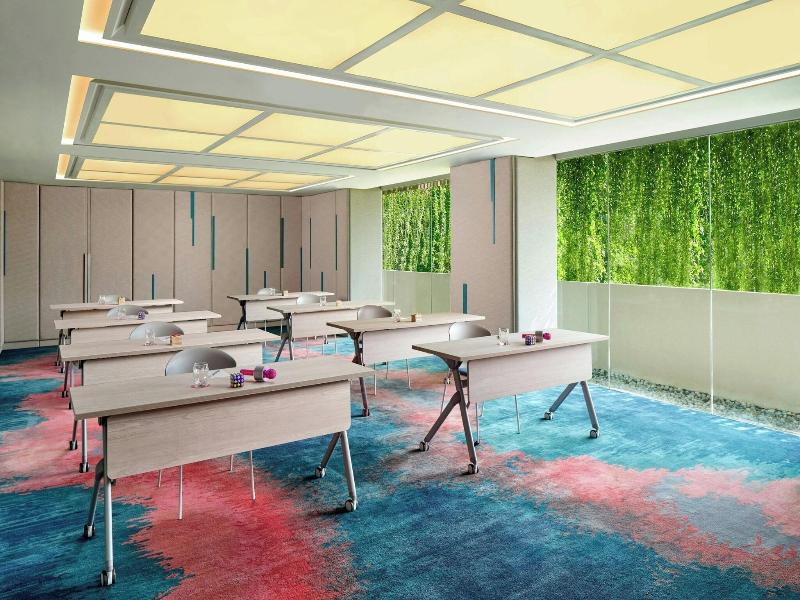 Aloft Bali Kuta At Beachwalk image