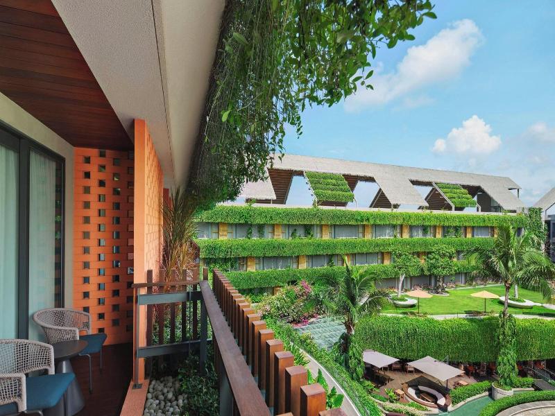 Aloft Bali Kuta At Beachwalk image