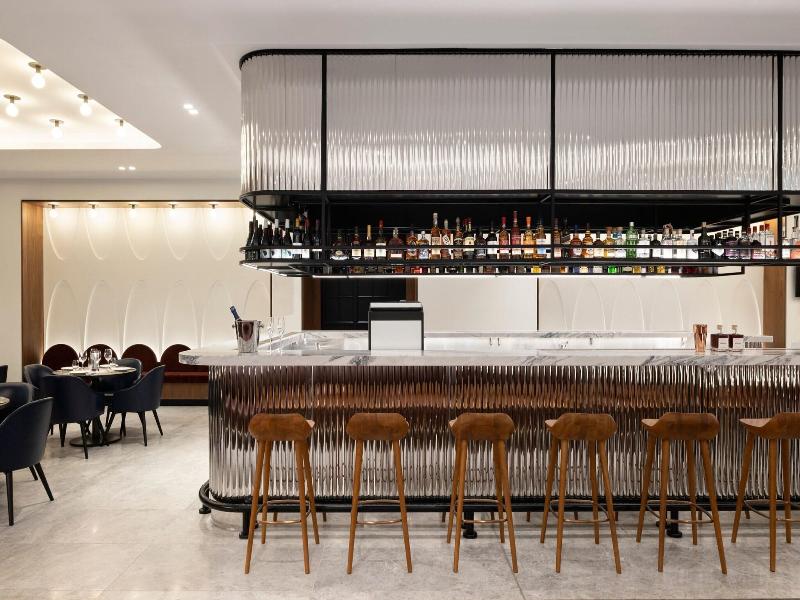 Le Meridien Melbourne image