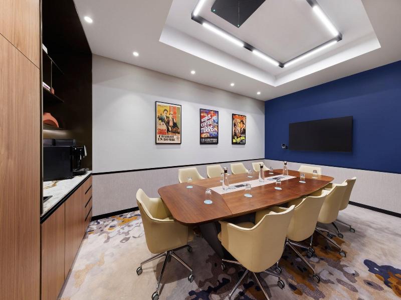 Le Meridien Melbourne image