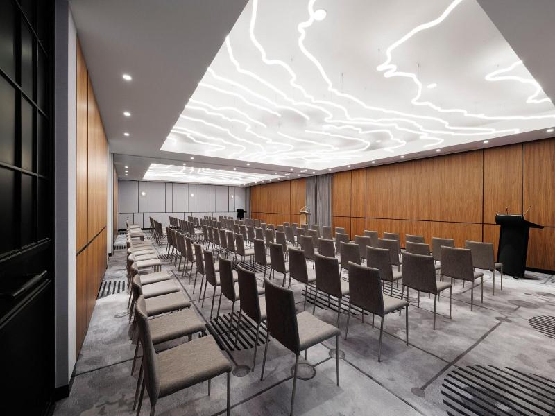 Le Meridien Melbourne image