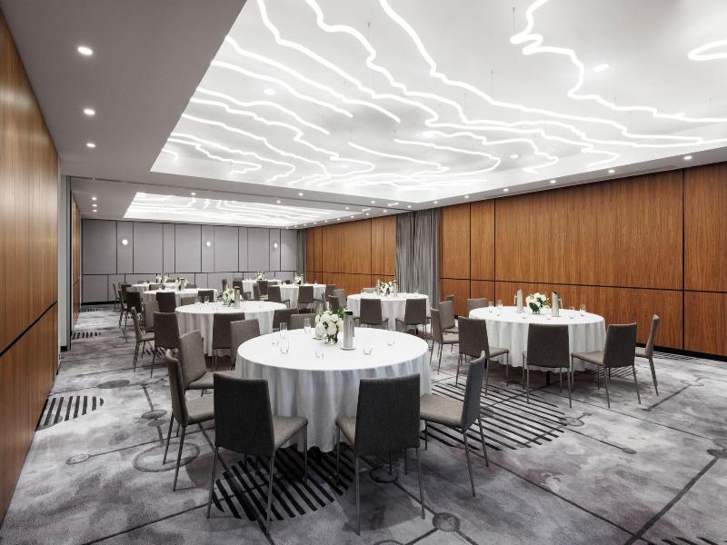 Le Meridien Melbourne image