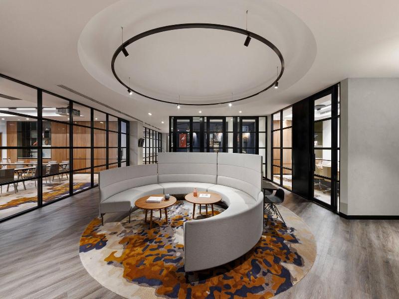 Le Meridien Melbourne image