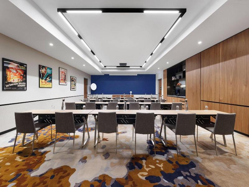 Le Meridien Melbourne image