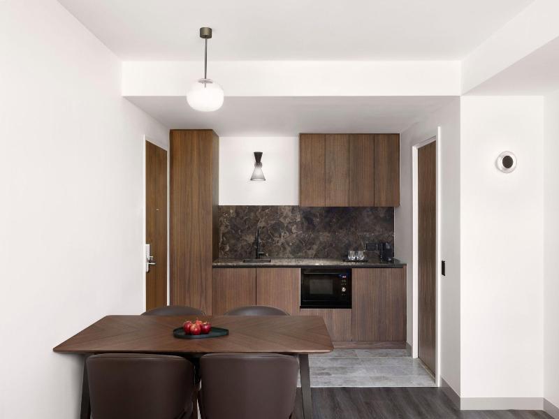 Le Meridien Melbourne image