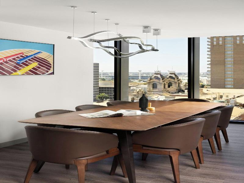 Le Meridien Melbourne image