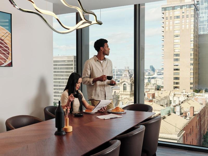 Le Meridien Melbourne image