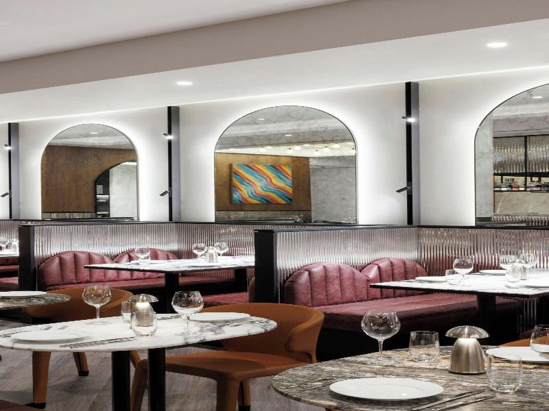Le Meridien Melbourne image