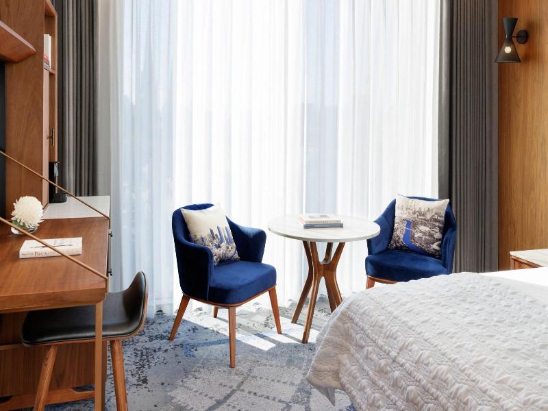 Le Meridien Melbourne image