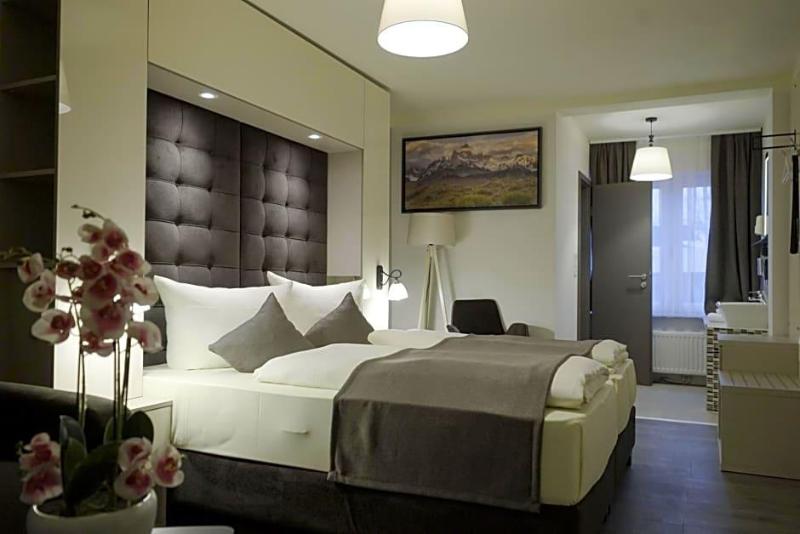 Hotel Bispinger Hof image