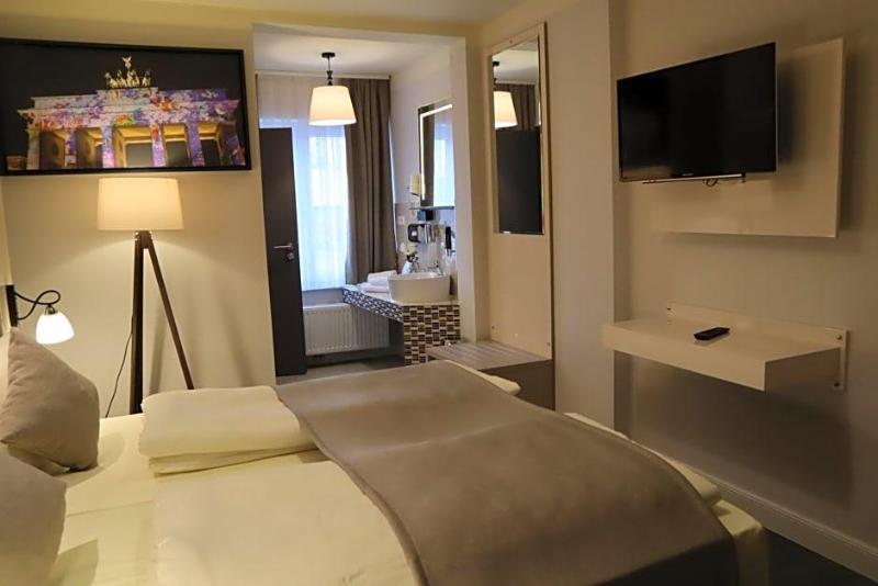 Hotel Bispinger Hof image