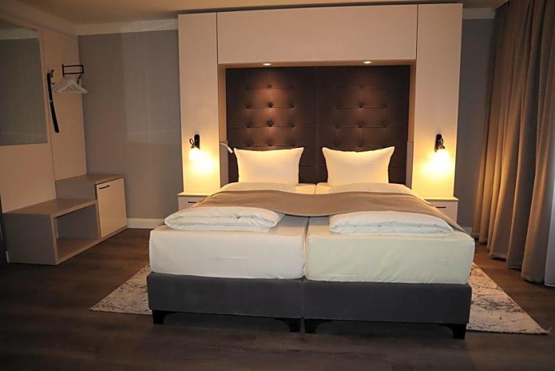 Hotel Bispinger Hof image