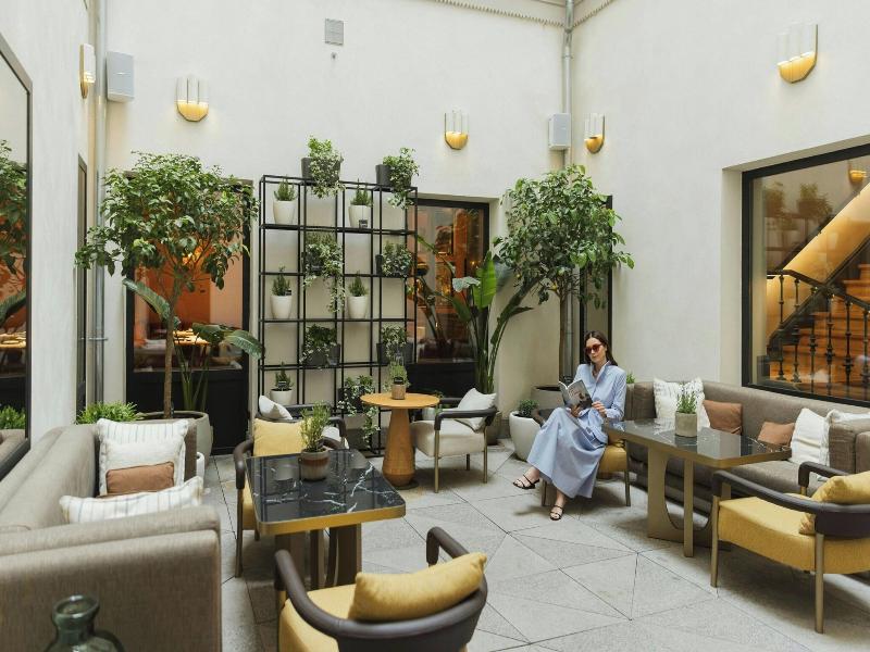 Jw Marriott Hotel Madrid image